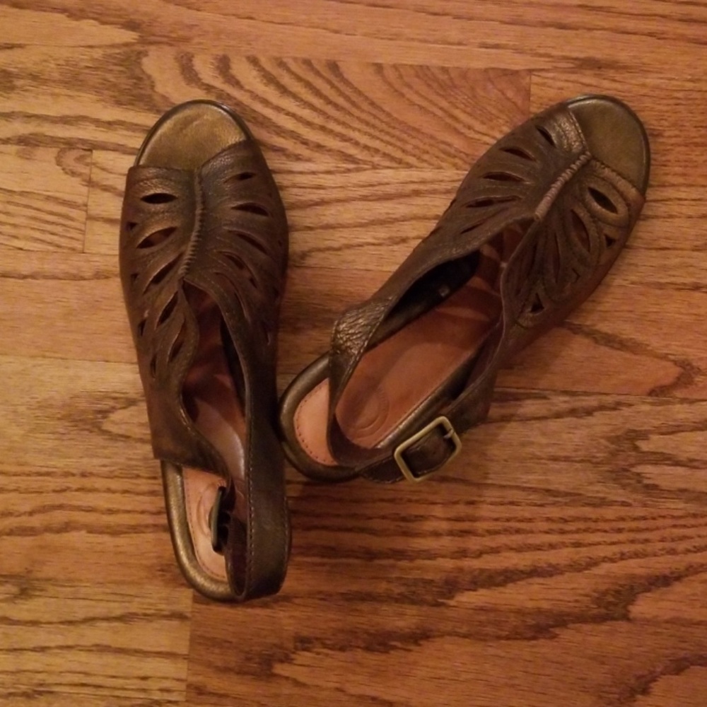 Shoes - Picture 2 of 3
